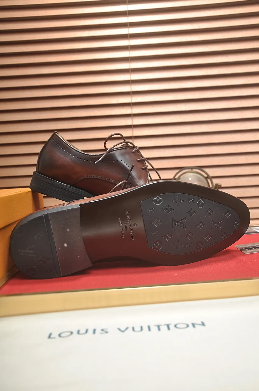 Men's men's shoes 💰540💶 [LV] (original single cowhide lining) 🍀LV's latest genuine leather business suit shoes are launched simultaneously on the official website. The first-layer cowhide imported from Italy is made of heavy gold, 💥official website 1:1 rubber outsole. Versatile to wear, high-end without losing class, and the color combination is extraordinary. This four-season style is alluring when worn on your feet, showing off your big-name flair. Standard code 38-45 (45 customized)